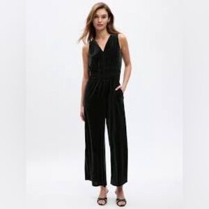 Gap black velour jumpsuit M tall only worn once
